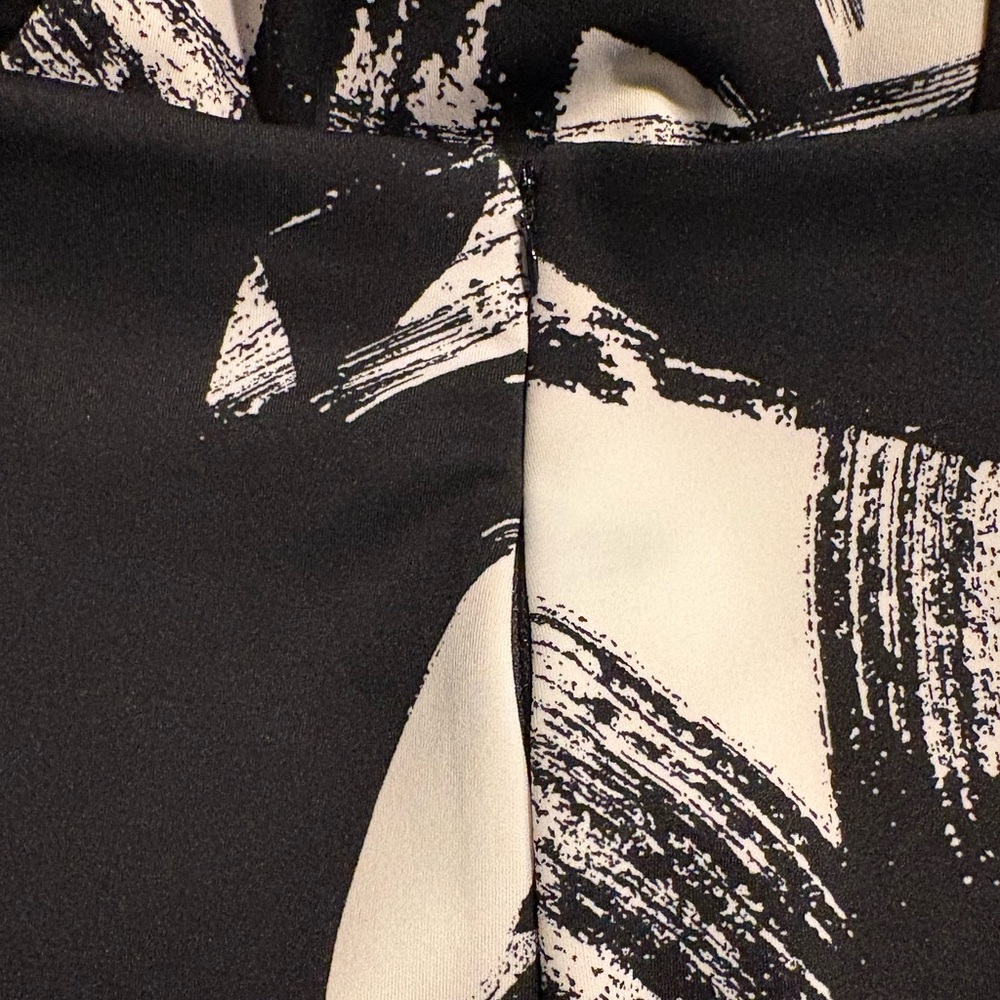 WORTHINGTON 2-piece Black and White Abstract TOP AND SKIRT SIZE MEDIUM - Picture 7 of 12